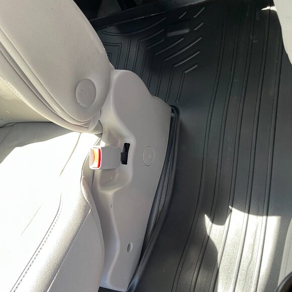 WeatherTech FloorLiner for 2013-2020 Toyota Sienna - Full Set, Black - Picture 6 of 9